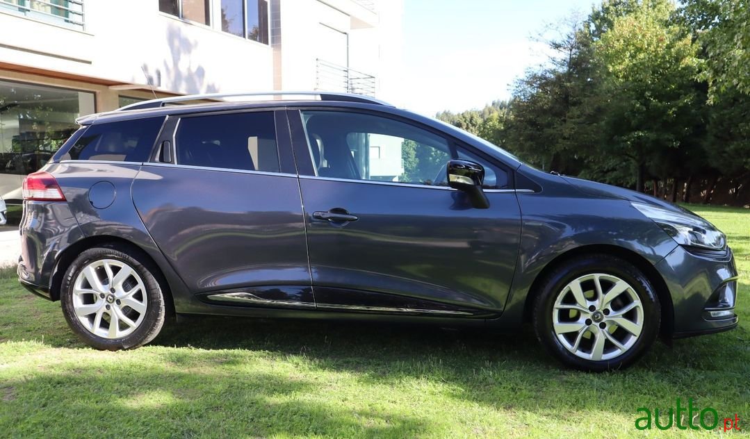 2019' Renault Clio Sport Tourer photo #3