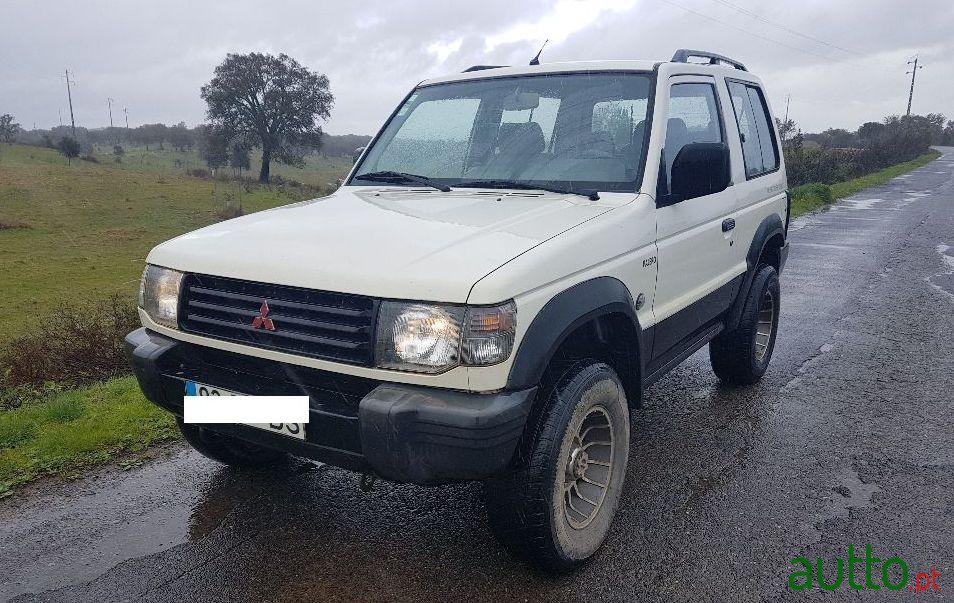 1993' Mitsubishi Pajero Gl photo #2