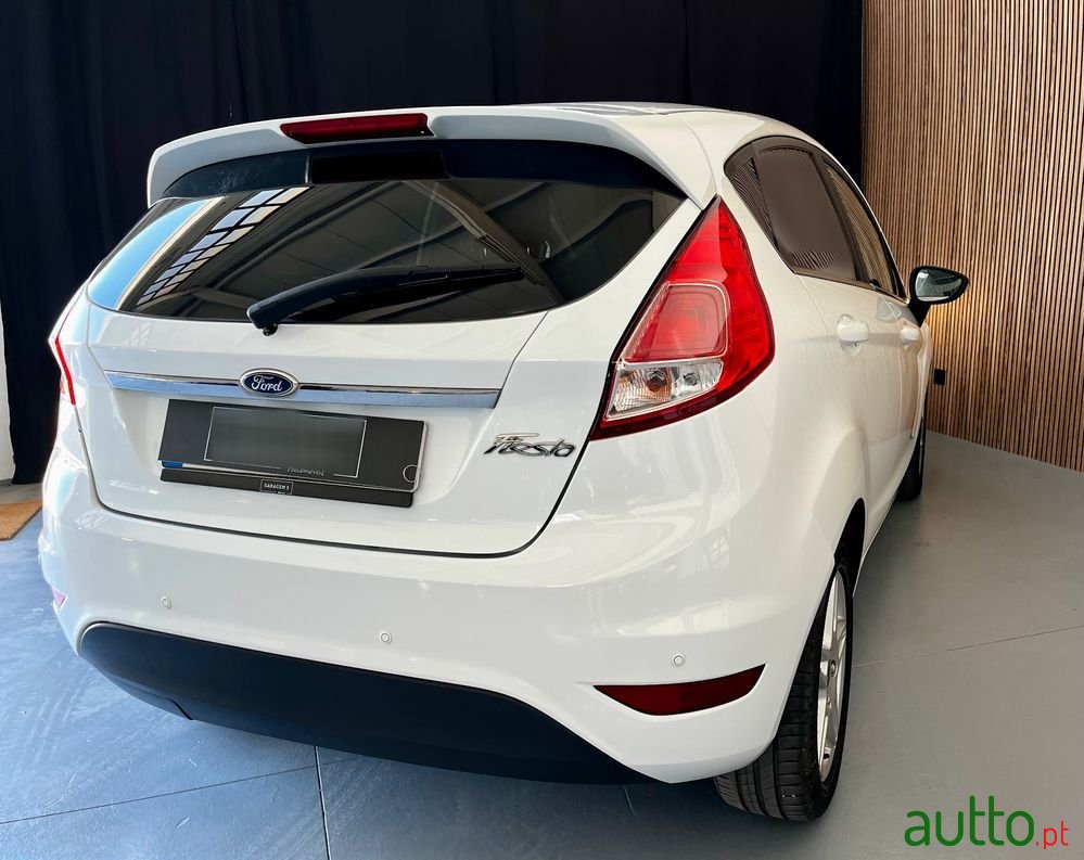 2015' Ford Fiesta photo #4