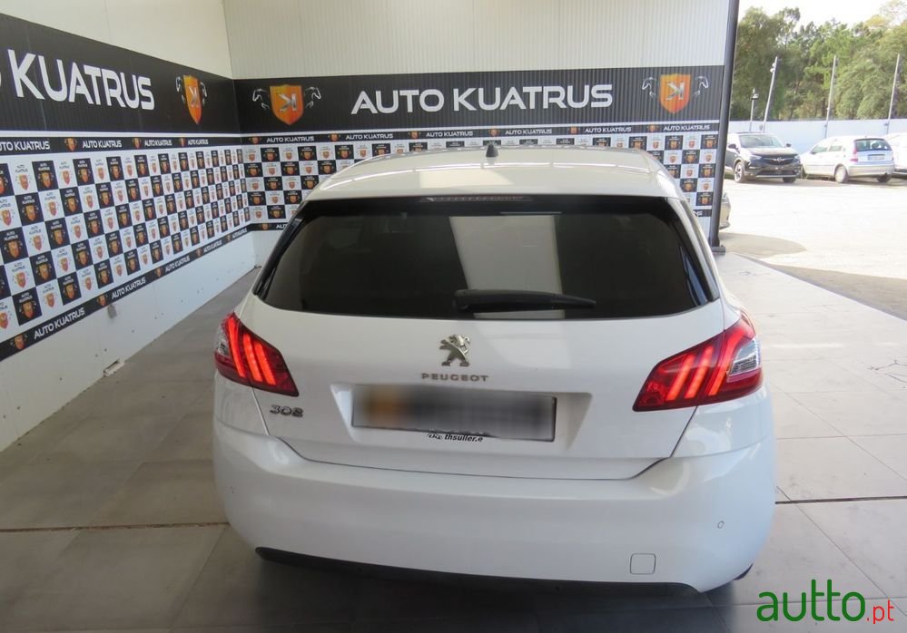 2015' Peugeot 308 photo #6