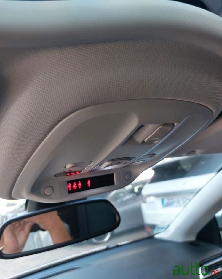 2015' Peugeot 308 photo #2