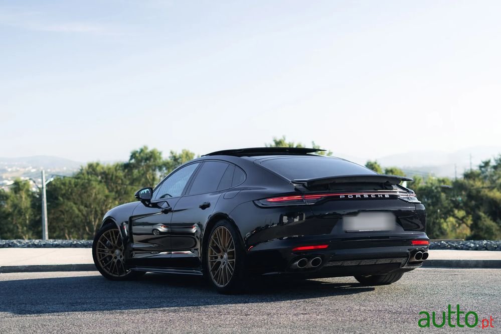 2023' Porsche Panamera 4 E-Hybrid photo #5