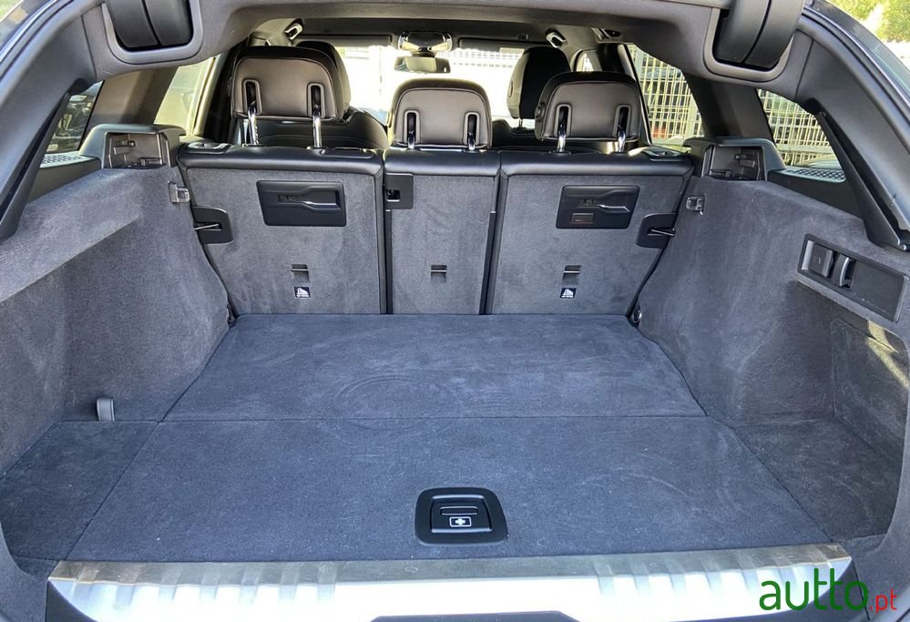 2022' BMW 330 E Touring Line Sport Auto photo #6