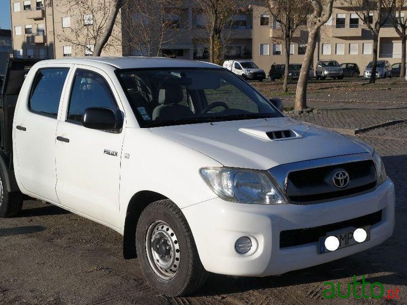 2012' Toyota Hilux 5 Lugares photo #2