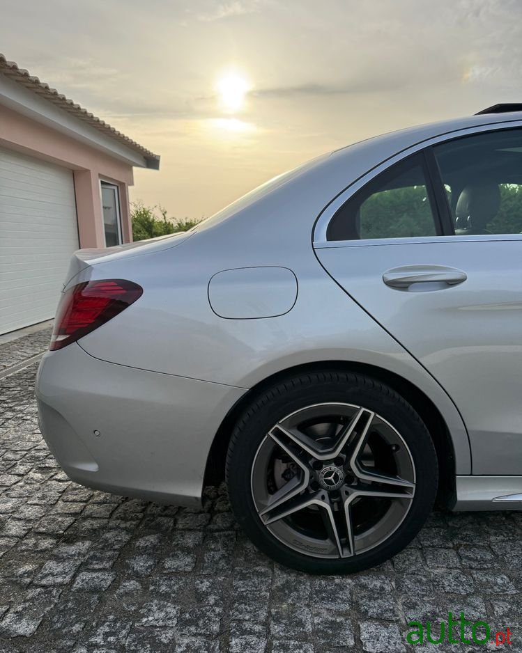 2019' Mercedes-Benz Classe C photo #4