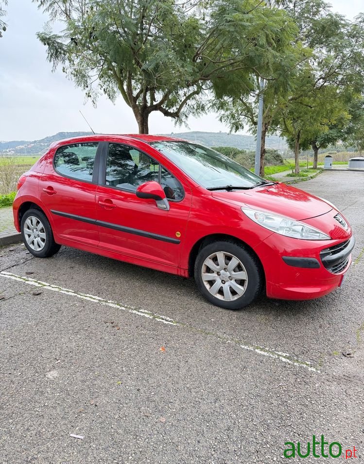 2009' Peugeot 207 photo #3