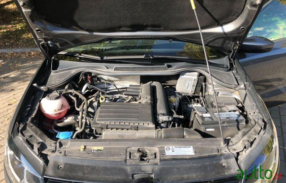 2017' Volkswagen Polo photo #2