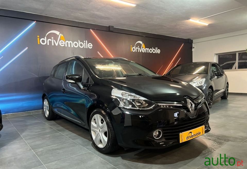 2015' Renault Clio Sport Tourer photo #1