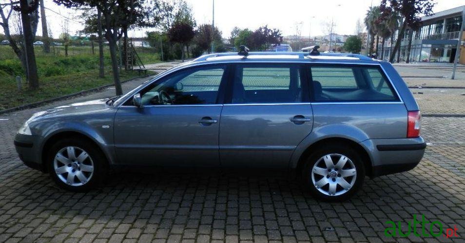 2003' Volkswagen Passat Variant photo #3