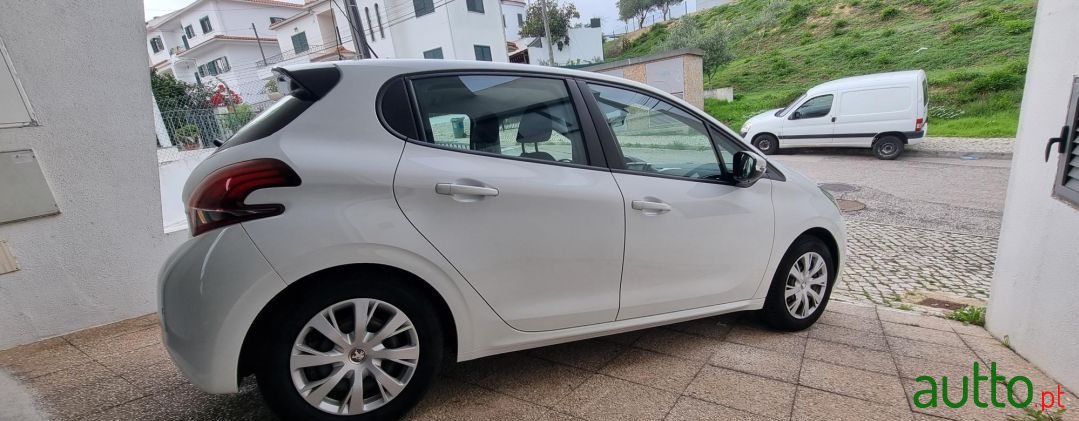 2017' Peugeot 208 photo #2