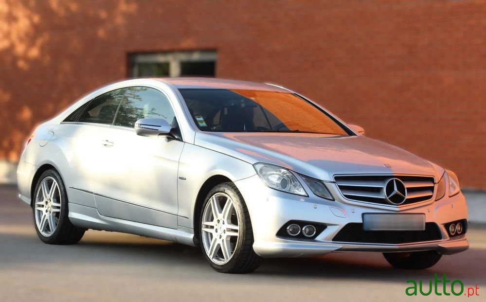 2009' Mercedes-Benz E 250 photo #3