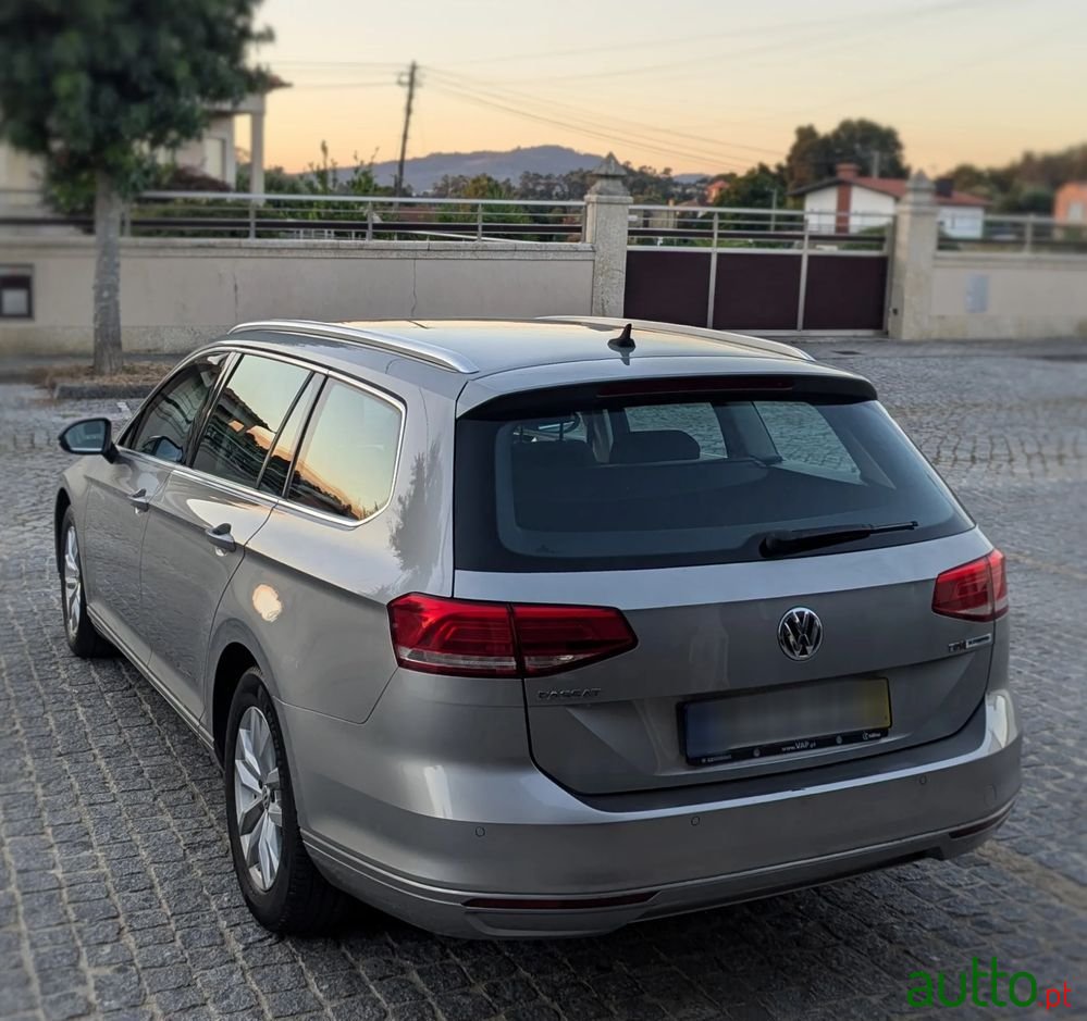 2017' Volkswagen Passat Variant photo #3