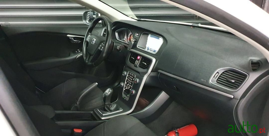 2015' Volvo V40 photo #4