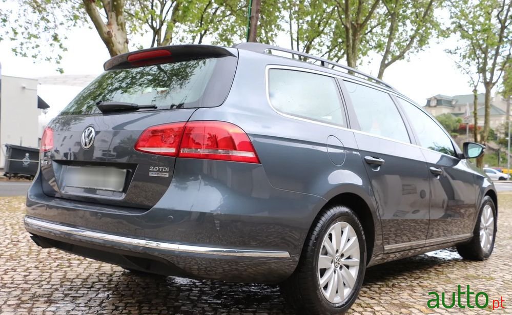 2011' Volkswagen Passat Variant photo #5