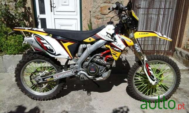 2011' Suzuki photo #1