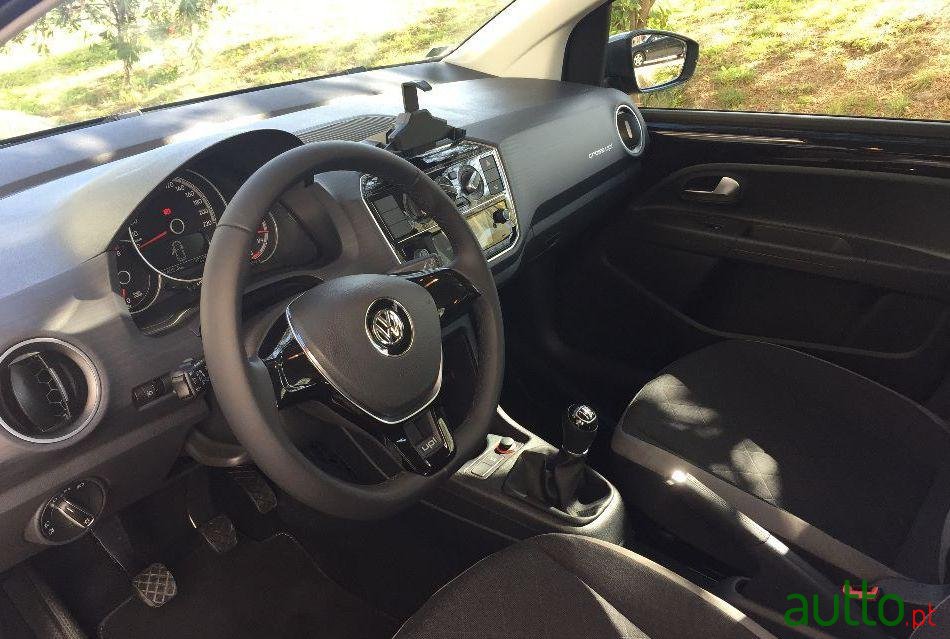 2017' Volkswagen Up photo #3