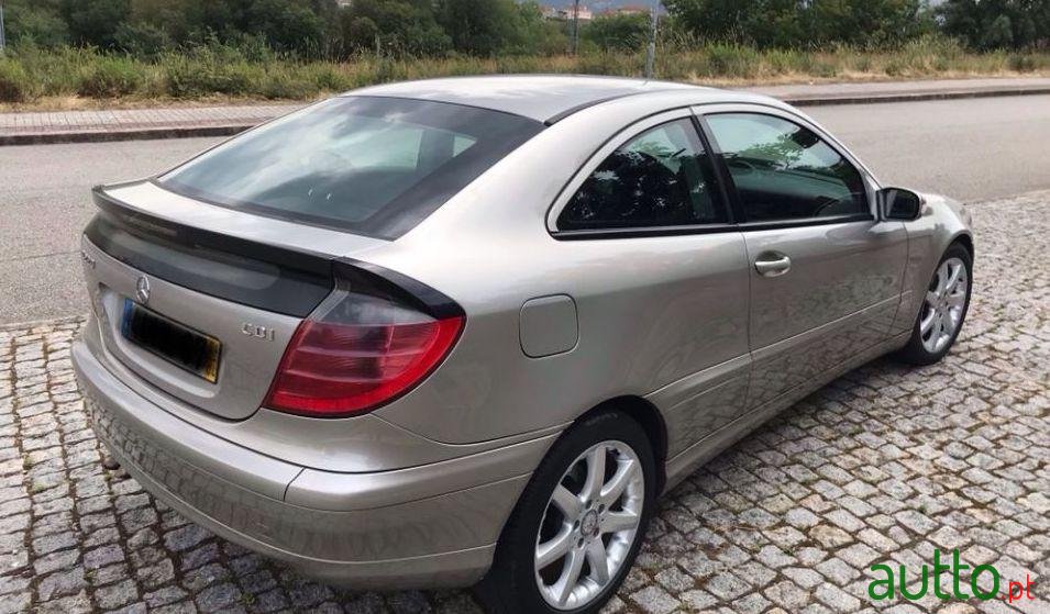 2004' Mercedes-Benz C-220 photo #1