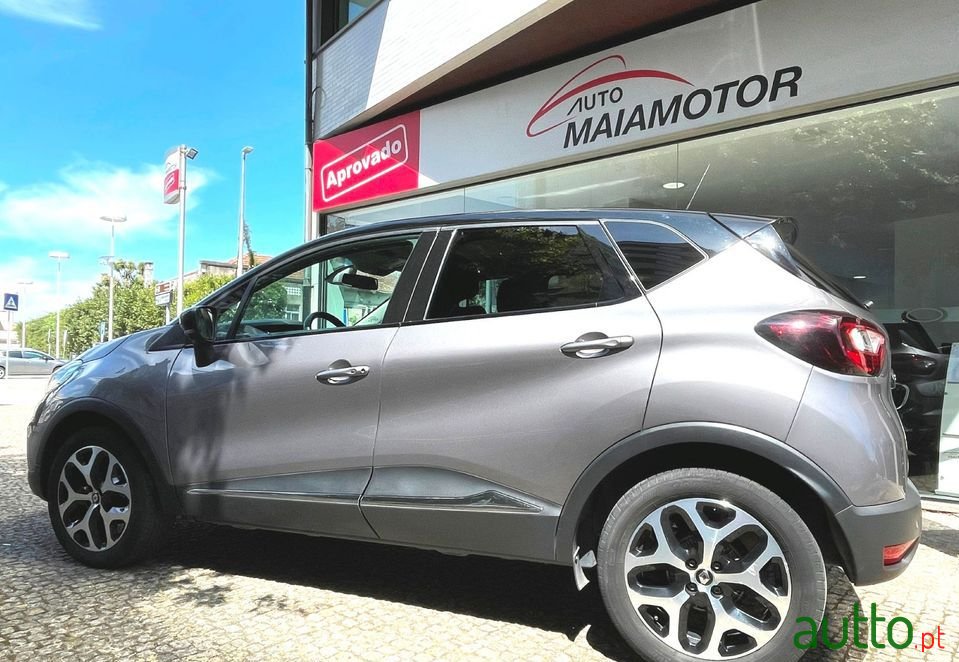 2019' Renault Captur photo #2