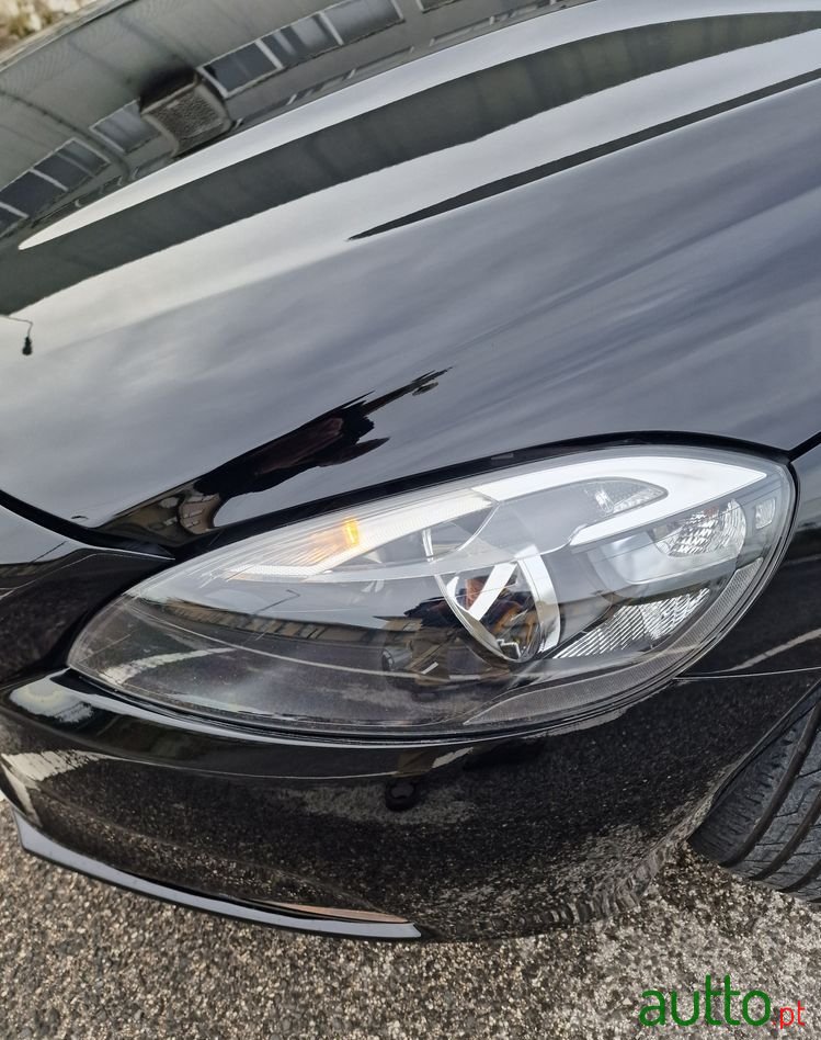 2016' Volvo V40 photo #6