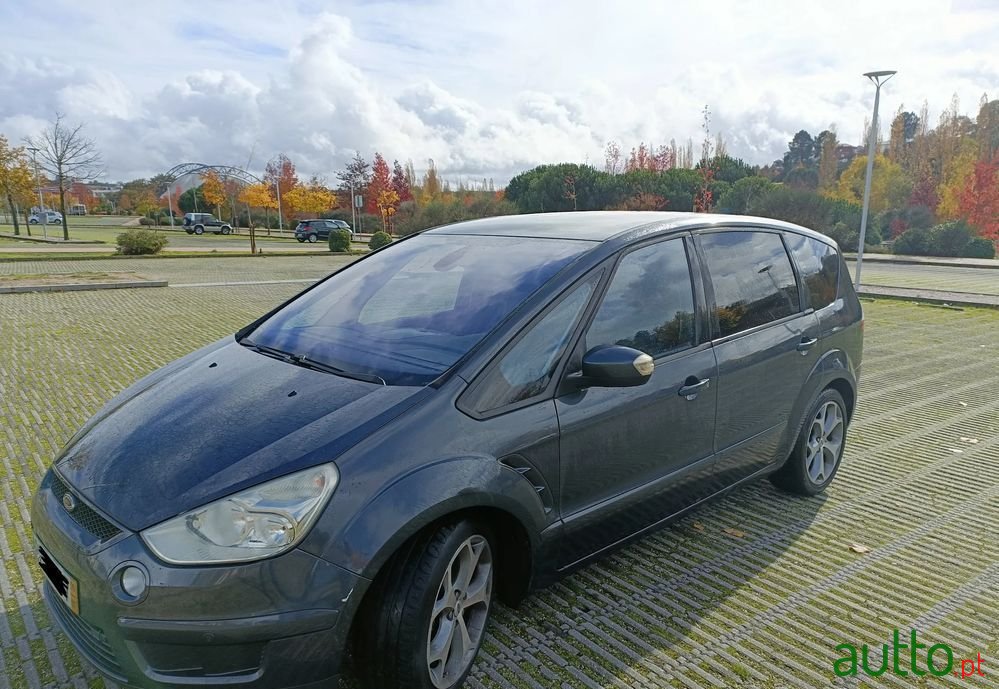 2009' Ford S-Max photo #3