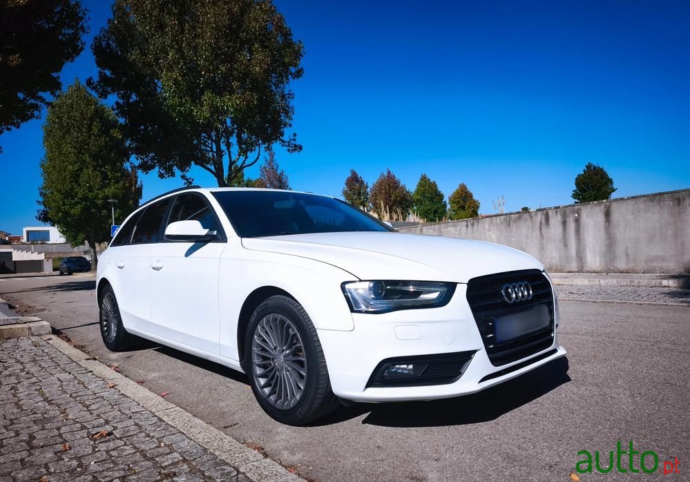 2012' Audi A4 Avant photo #1