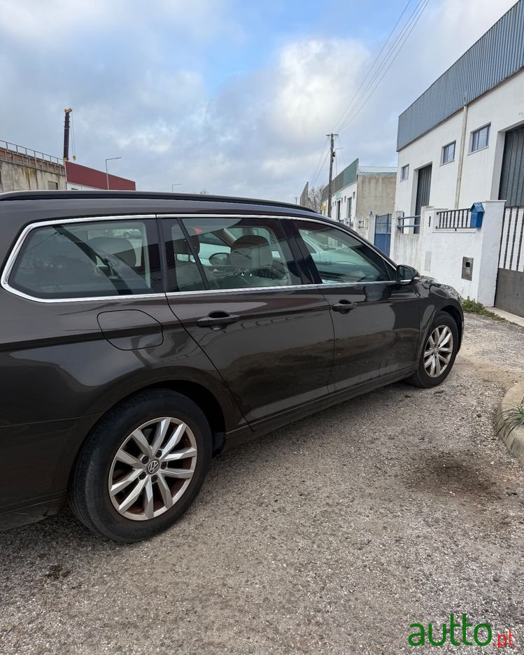 2016' Volkswagen Passat Variant photo #2