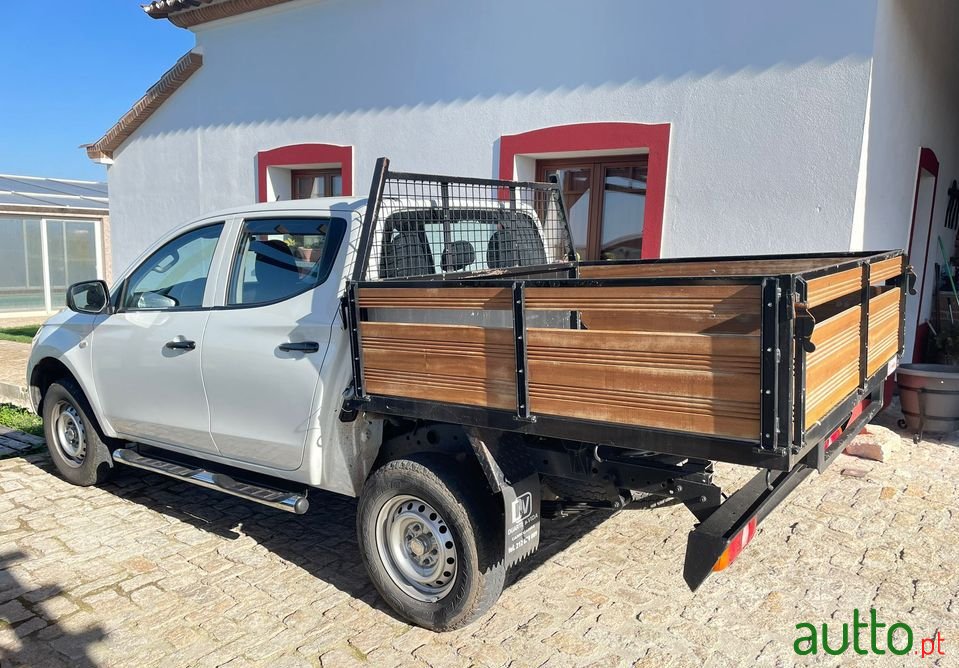 2016' Mitsubishi L200 photo #2