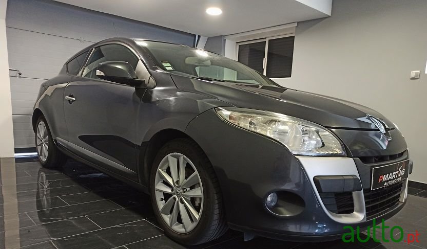 2010' Renault Megane photo #2