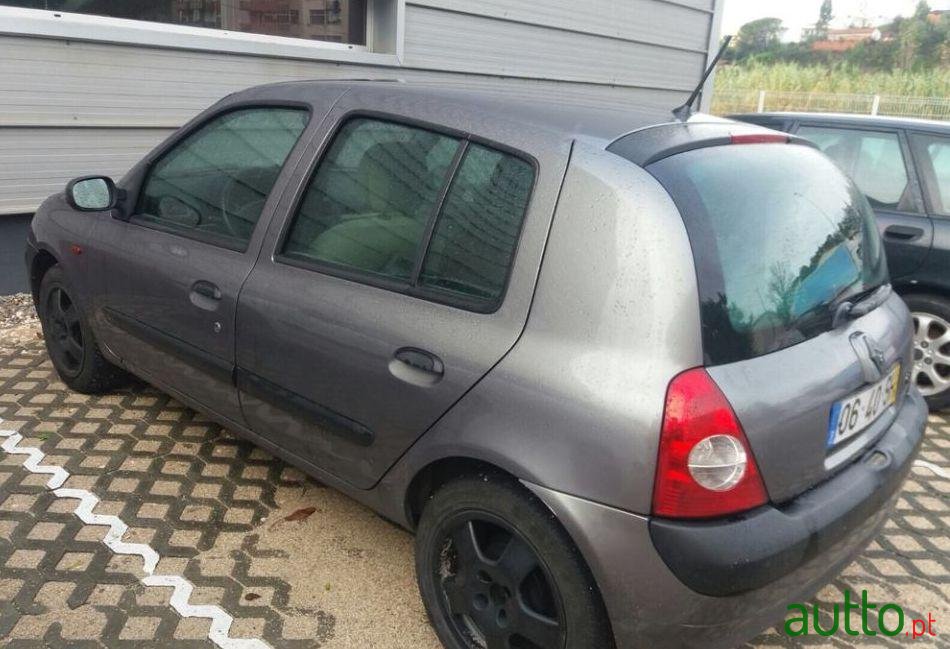 2001' Renault Clio Previlege photo #1