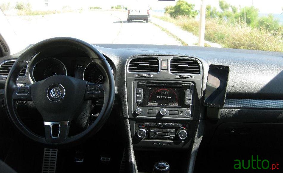 2011' Volkswagen Golf Variant photo #3