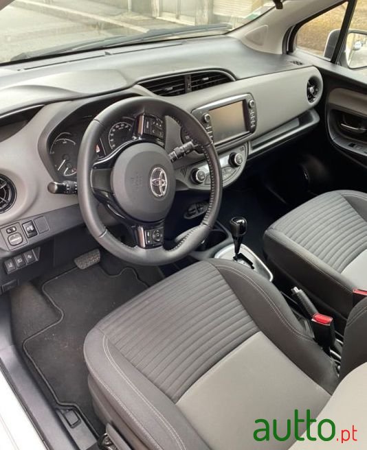 2018' Toyota Yaris photo #4