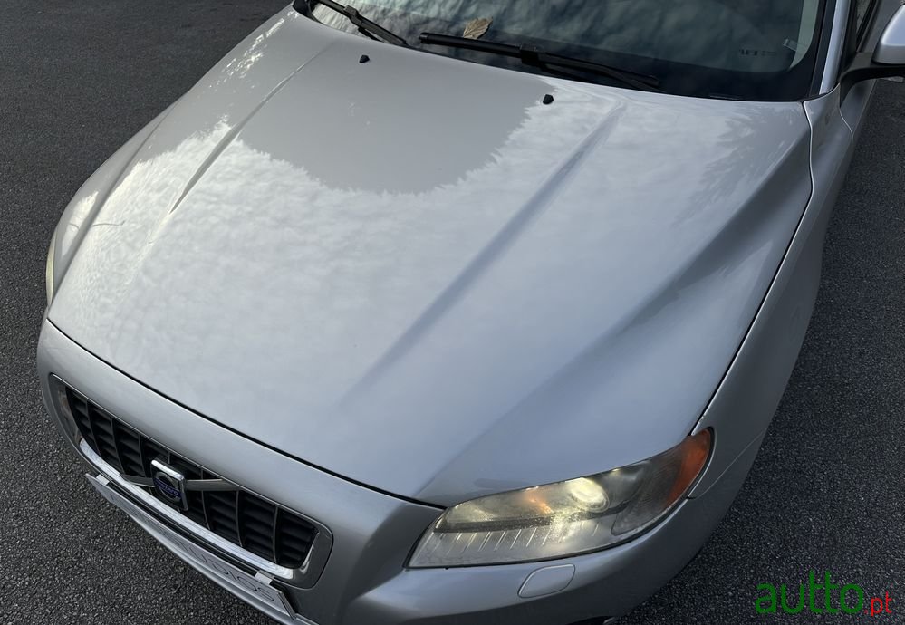 2010' Volvo V70 photo #3