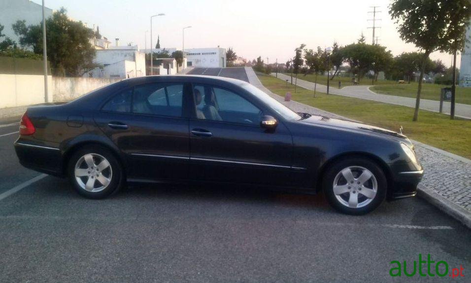 2005' Mercedes-Benz E-270 photo #2