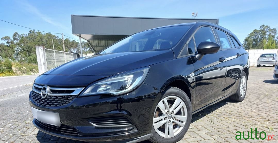 2018' Opel Astra Sports Tourer photo #1