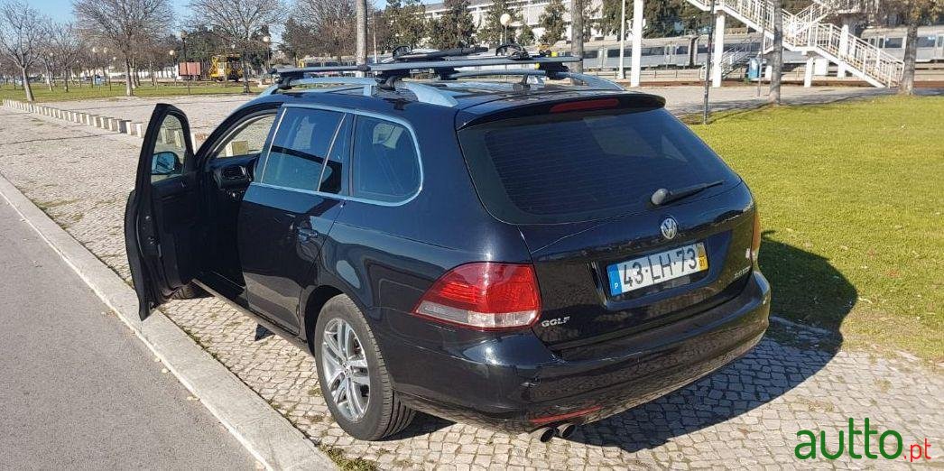 2011' Volkswagen Golf Variant photo #1