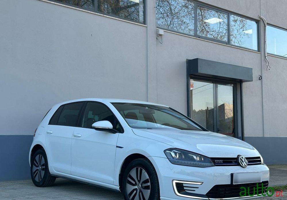 2015' Volkswagen Golf photo #3