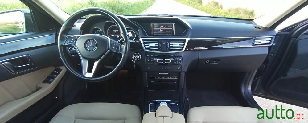 2012' Mercedes-Benz E 300 photo #6