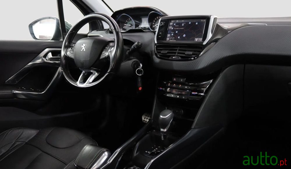 2018' Peugeot 2008 photo #6