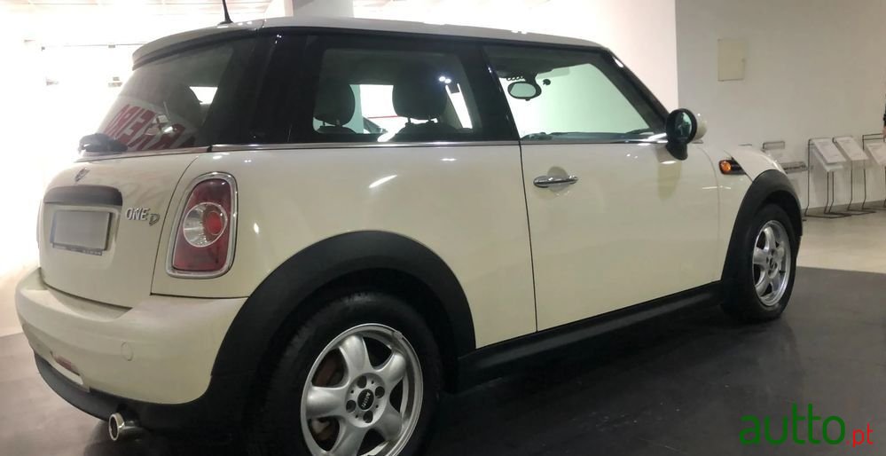 2011' MINI One D photo #4
