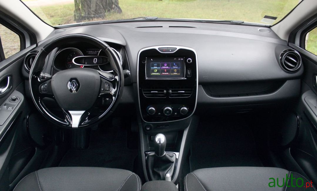 2017' Renault Clio Sport Tourer photo #5