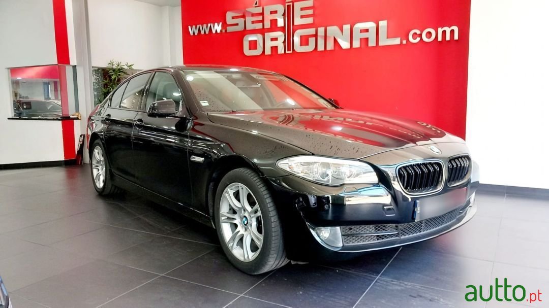 2011' BMW 520 photo #1