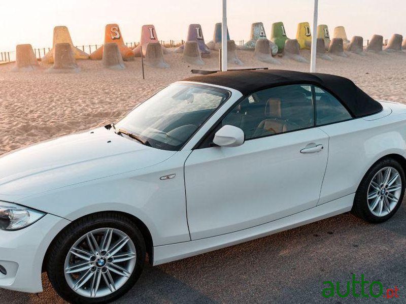 2012' BMW 118 Cabrio photo #2