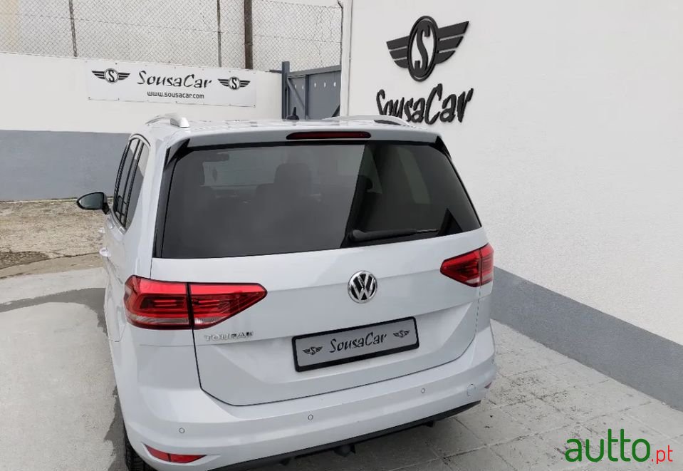 2018' Volkswagen Touran photo #5