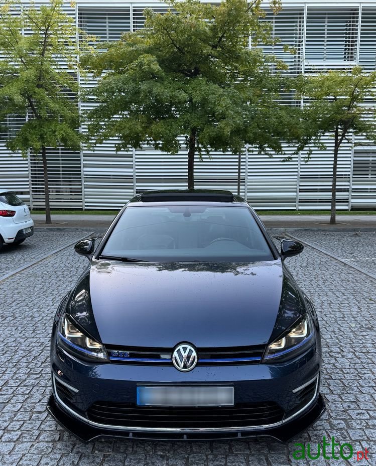 2015' Volkswagen Golf photo #4