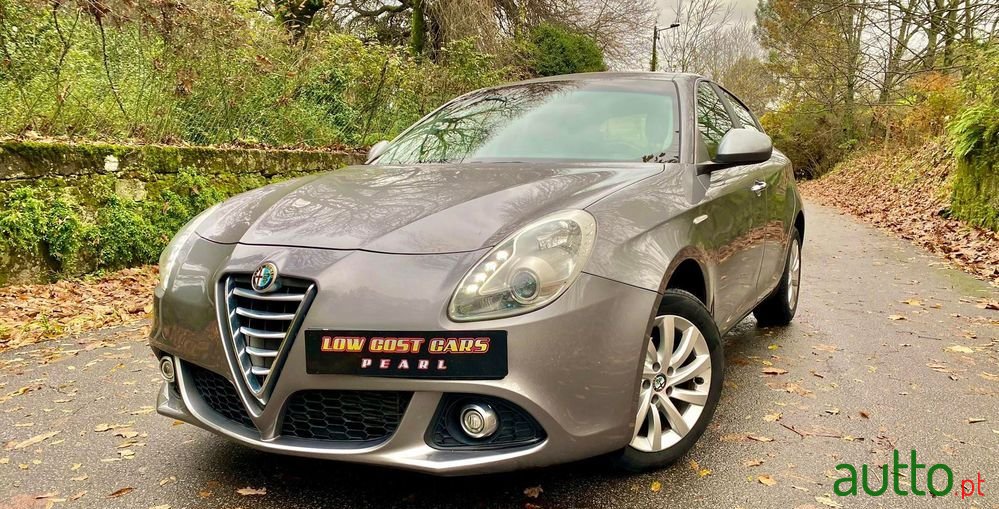 2015' Alfa Romeo Giulietta photo #1