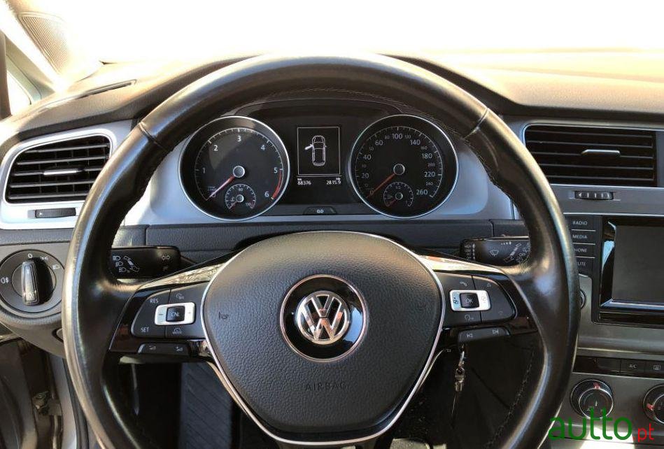 2015' Volkswagen Golf photo #3