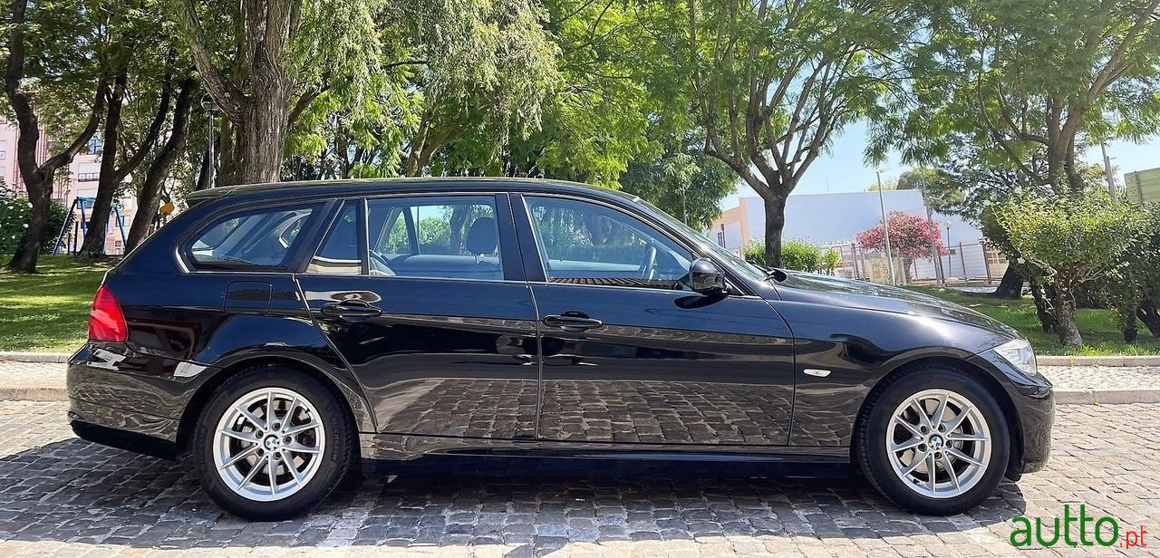 2010' BMW 318 photo #1