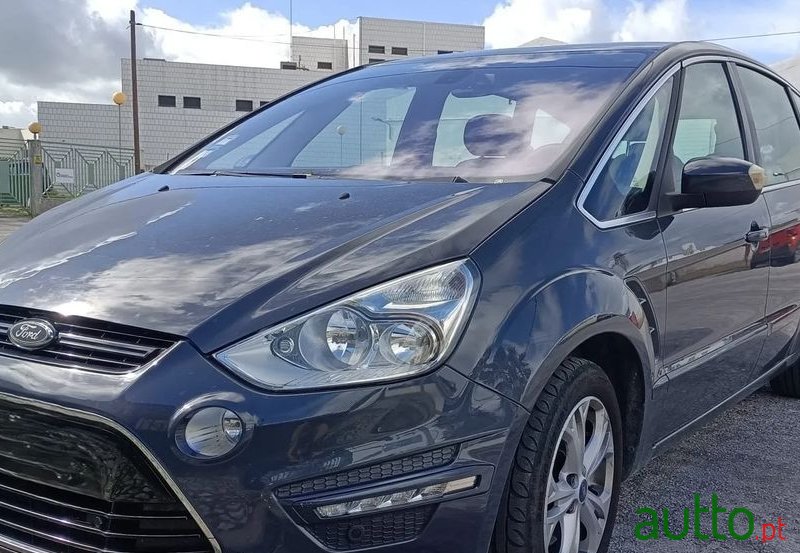 2011' Ford S-Max photo #1