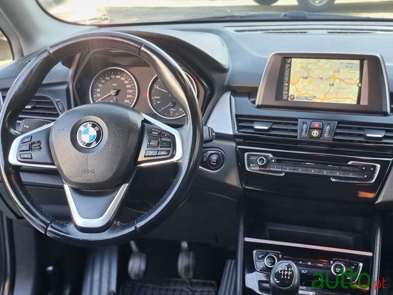 2015' BMW 216 Gran Tourer photo #4
