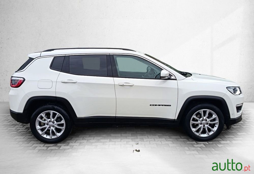 2021' Jeep Compass photo #4